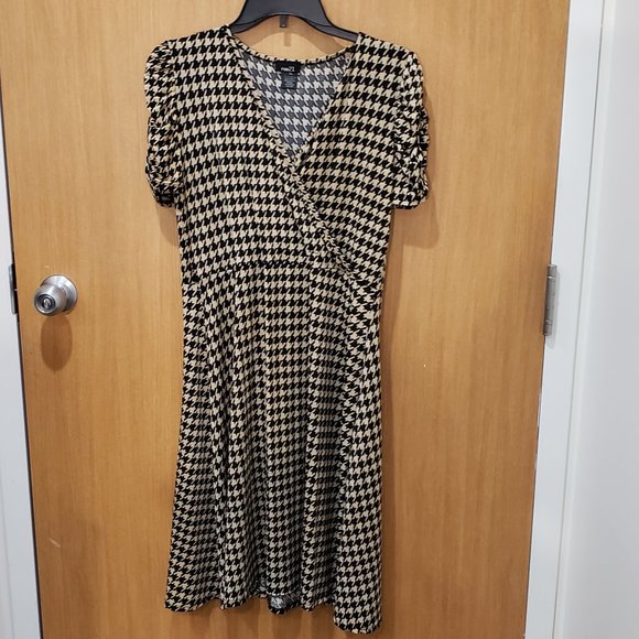 Rue21 Dresses & Skirts - Rue 21 Short Sleeve Front Wrap Brown black fit flare dress tunic XL